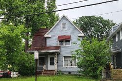 Pre-foreclosure in  DENISON AVE Cleveland, OH 44102
