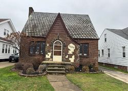 Pre-foreclosure in  DELLBANK DR Cleveland, OH 44144