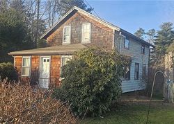 Pre-foreclosure in  POINT RD Marion, MA 02738