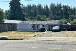 Pre-foreclosure in  MILL ST Springfield, OR 97477