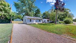 Pre-foreclosure in  S WALNUT LN Evansville, IN 47714