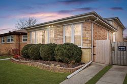 Pre-foreclosure in  KIMBALL AVE Skokie, IL 60076