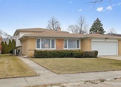 Pre-foreclosure in  W SUNSET RD Mount Prospect, IL 60056