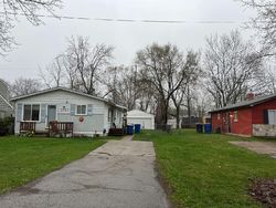 Pre-foreclosure in  SALINE DR Waterford, MI 48329