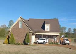Pre-foreclosure in  RODEO WAY Nesbit, MS 38651