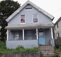 Pre-foreclosure in  SUMMER ST New London, CT 06320