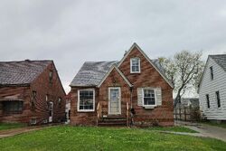 Pre-foreclosure in  W 138TH ST Cleveland, OH 44135