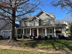 Pre-foreclosure in  SULLIVAN POINTE DR Ballwin, MO 63011