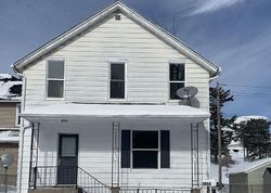 Pre-foreclosure in  W 8TH ST Davenport, IA 52802