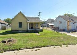 Pre-foreclosure in  E MAPLE ST Canton, IL 61520