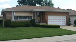 Pre-foreclosure in  N OAKVIEW ST Chicago, IL 60656