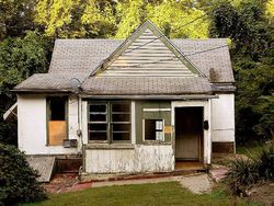 Pre-foreclosure in  SMITH AVE Alton, IL 62002