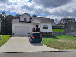 Pre-foreclosure in  SHORT LEAF LN Soddy Daisy, TN 37379