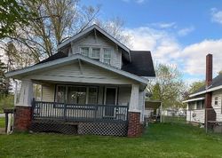 Pre-foreclosure in  HICKORY ST Niles, MI 49120