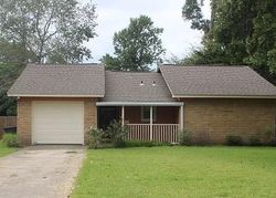 Pre-foreclosure in  WOODCREEK DR Willis, TX 77318