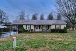 Pre-foreclosure in  BRATTON AVE Lafayette, TN 37083