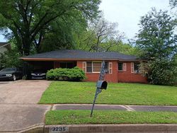 Pre-foreclosure in  GAYLORD LN Memphis, TN 38118