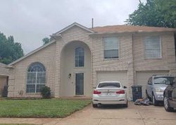 Pre-foreclosure in  HIGHGROVE DR Arlington, TX 76001