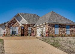 Pre-foreclosure in  CHASE CT Madison, MS 39110