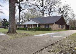 Pre-foreclosure in  MAYWOOD DR Monroe, LA 71201