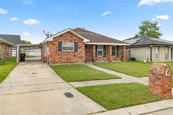 Pre-foreclosure in  VAN CLEAVE DR Meraux, LA 70075