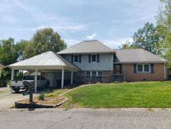 Pre-foreclosure Listing in GOLF CART DR MAYFIELD, KY 42066