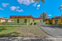 Pre-foreclosure in  N 73RD AVE Hollywood, FL 33024