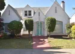 Pre-foreclosure in  OUTLOOK AVE Oakland, CA 94605