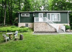 Pre-foreclosure in  OAK RIDGE DR Putnam Valley, NY 10579