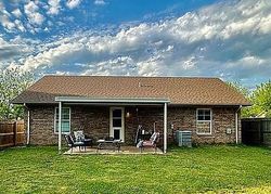 Pre-foreclosure in  E MONROE ST Morris, OK 74445