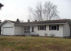 Pre-foreclosure in  MEADOWVIEW DR Howell, MI 48843