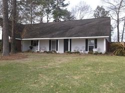 Pre-foreclosure in  SOMERSET DR Hattiesburg, MS 39402