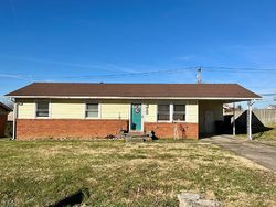 Pre-foreclosure in  RICHMOND DR Madisonville, KY 42431