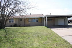 Pre-foreclosure Listing in E MISSOURI ST WALTERS, OK 73572