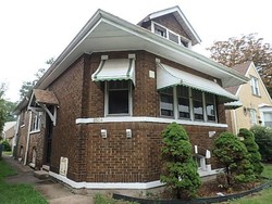 Pre-foreclosure in  S ESSEX AVE Chicago, IL 60617