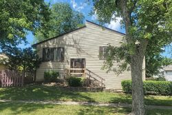 Pre-foreclosure in  SIOUX DR Bolingbrook, IL 60440