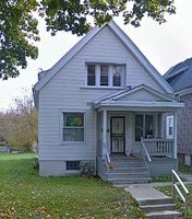 Pre-foreclosure in  N 9TH ST Milwaukee, WI 53206