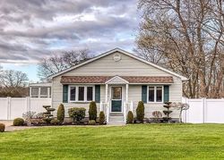 Pre-foreclosure in  CEDARHURST ST Islip Terrace, NY 11752