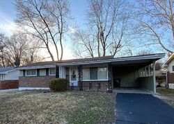 Pre-foreclosure in  CASTLE DR Saint Louis, MO 63136