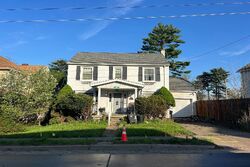 Pre-foreclosure in  DRESDEN RD Zanesville, OH 43701