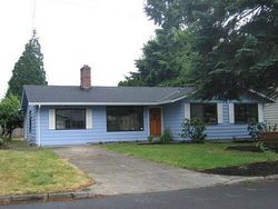 Pre-foreclosure in  SE 16TH AVE Hillsboro, OR 97123