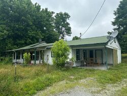 Pre-foreclosure in  SHOEMAKE RD Crossville, TN 38571