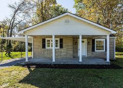 Pre-foreclosure in  MAIN ST Stamping Ground, KY 40379