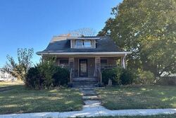 Pre-foreclosure in  N GLICK ST Mulberry, IN 46058