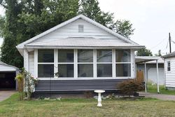 Pre-foreclosure in  STANLEY AVE Evansville, IN 47711