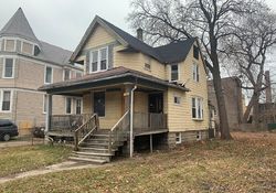 Pre-foreclosure in  S SAGINAW AVE Chicago, IL 60649