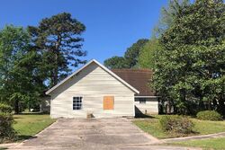 Pre-foreclosure in  QUAIL HOLLOW DR Mary Esther, FL 32569