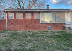 Pre-foreclosure in  BRIARCLIFF DR New Castle, DE 19720