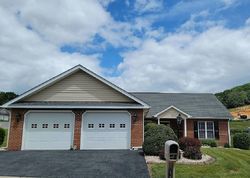 Pre-foreclosure in  RED OAKS DR Staunton, VA 24401