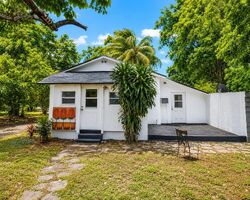 Pre-foreclosure in  NE 159TH ST Miami, FL 33162